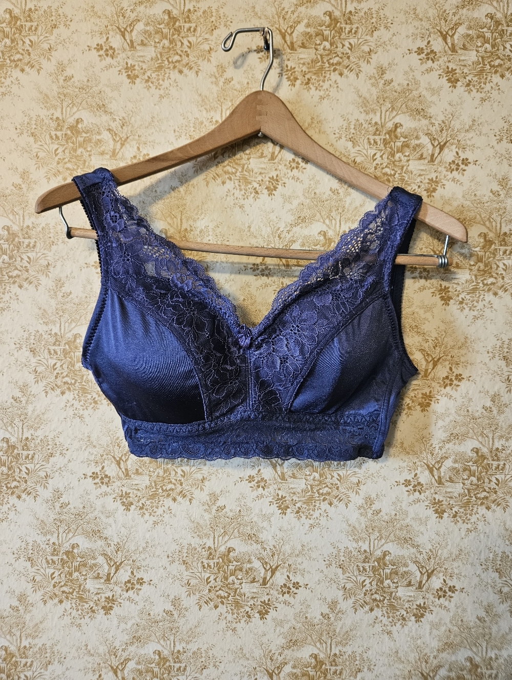 Rhonda Shear Small Wireless Blue Lace Bra